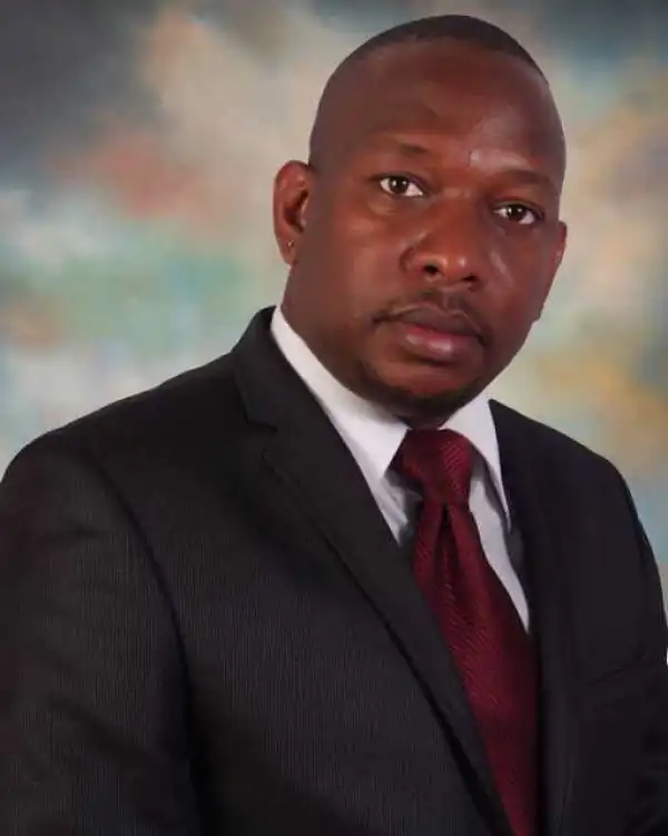 "You Turn Me On" - Hot Lady Tells Kenyan Senator, See His Reply (Photos)